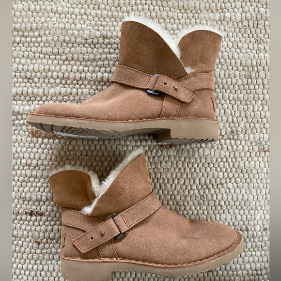 Ugg Boots - Picture 1 of 6